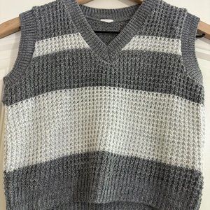 NWOT Girls Soft Knit Vest Grey and White Stripes Size XS Maurices Kid Brand